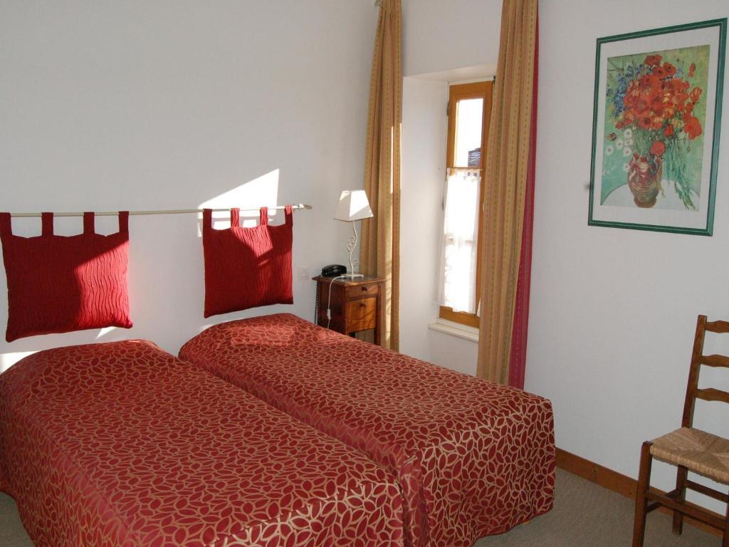 Hotel Du Donjon Aulnay  Habitación foto